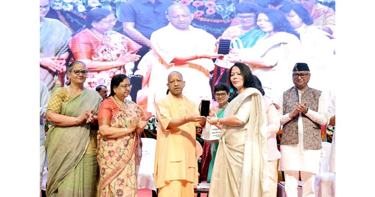 Uttar Pradesh Chief Minister Yogi Adityanath distributing appointment letters and smartphones to Anganwadi workers in Lucknow