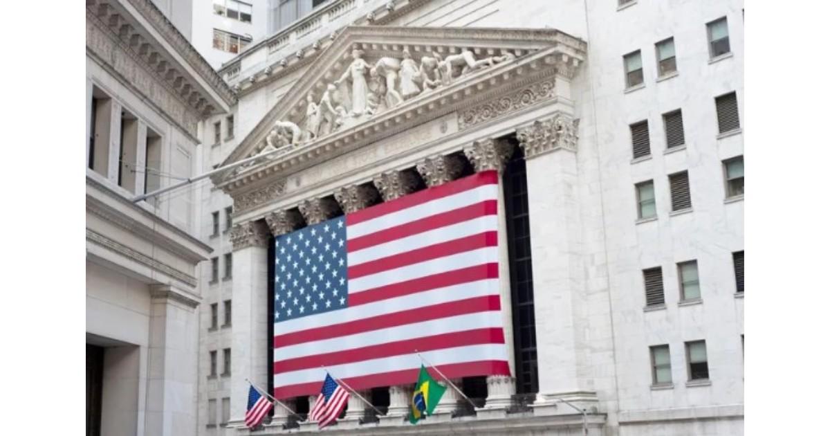 Global market trends with mixed Asian indices and declining US markets displayed on digital financial charts