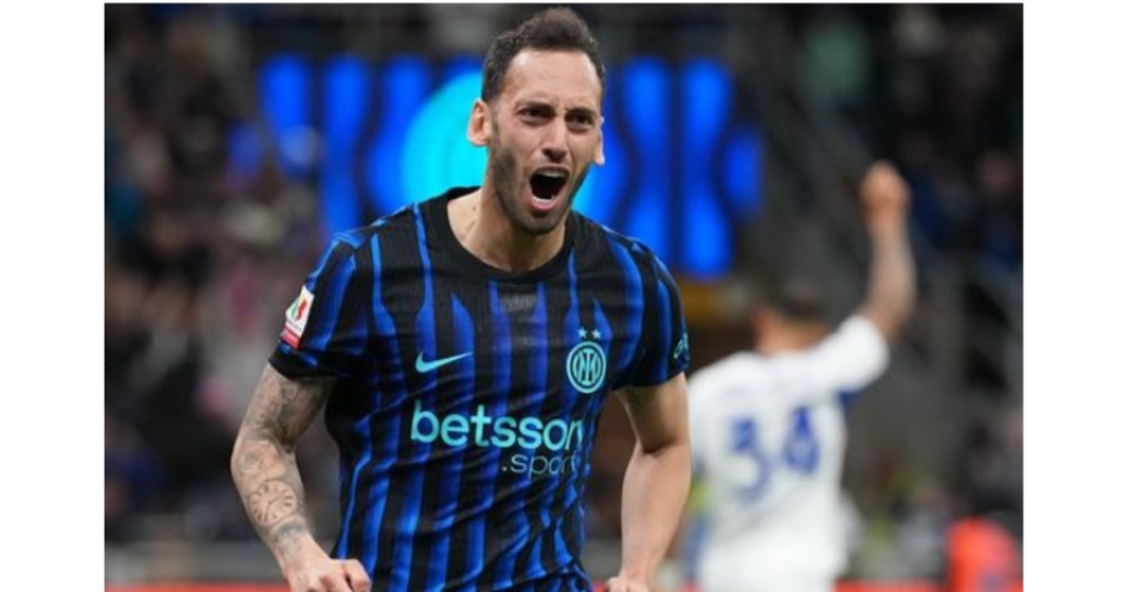 Inter Milan players celebrating comeback win over Como