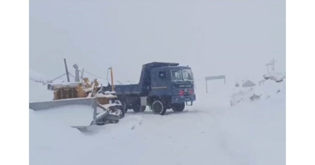 Snow-covered Razdan Pass leading to closure of Bandipora Gurez road