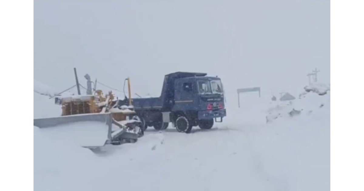Snow-covered Razdan Pass leading to closure of Bandipora Gurez road