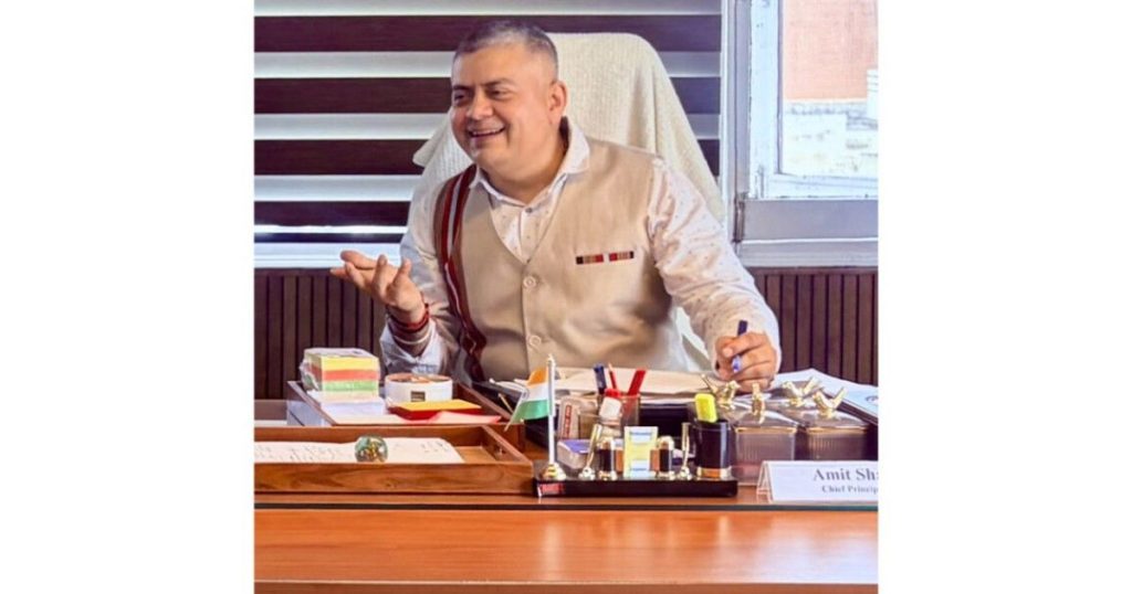 Amit Sharma reviewing Census 2027 preparations with officials in Jammu and Kashmir